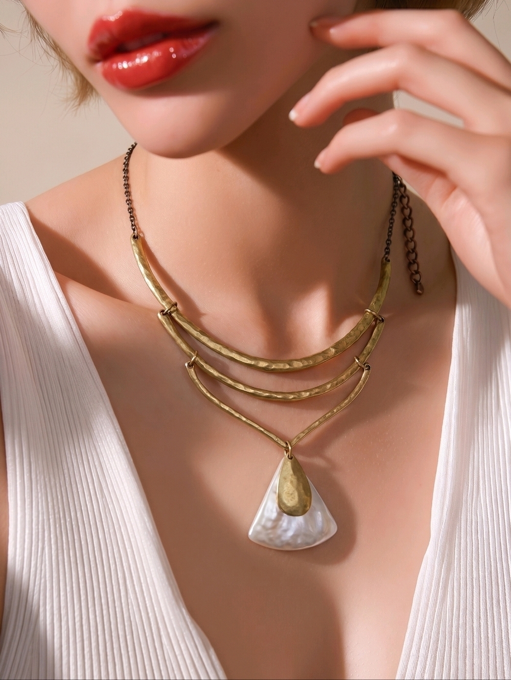 NWT Nadine West Hammered Pendant Necklace ~18" Chain